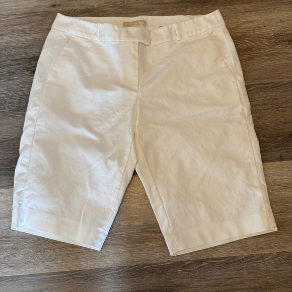 MICHAEL Michael Kors Women’s White Bermuda Shorts Size 8 - Picture 1 of 6